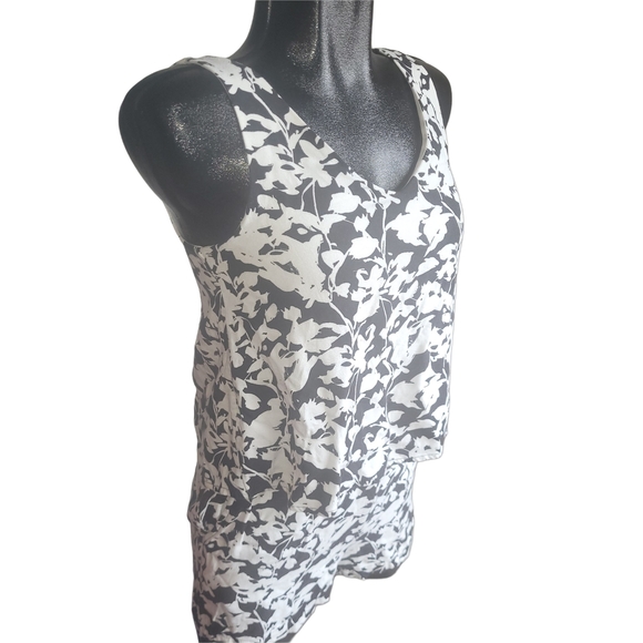 Banana Republic Black And White 1 Piece Short Romper 2 - Picture 2 of 6